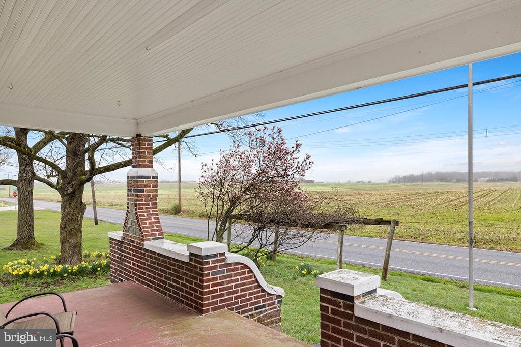 2085 Harney Road photo 4