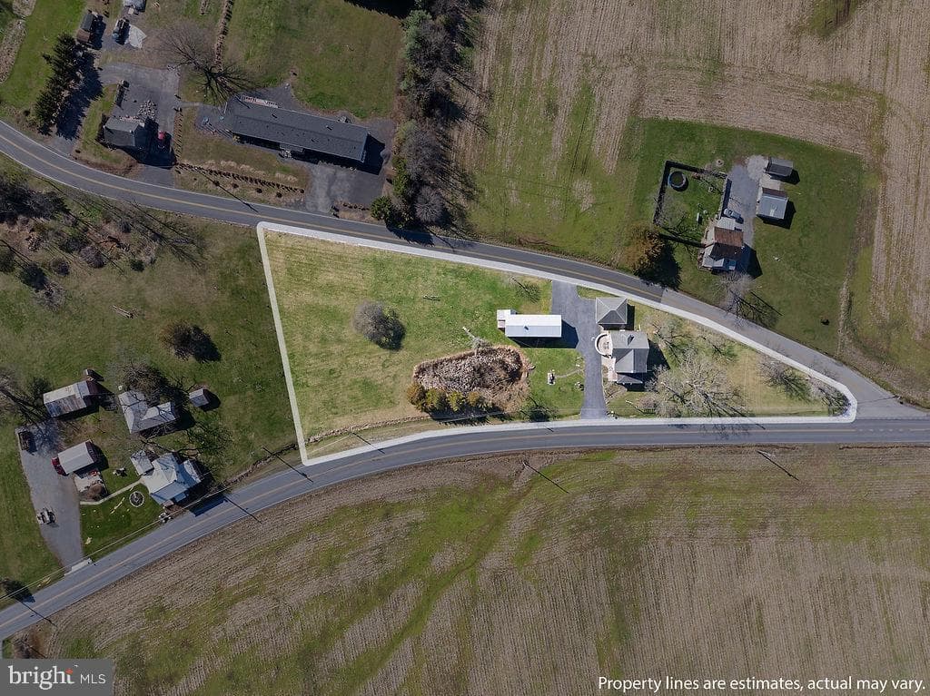 2085 Harney Road photo 49