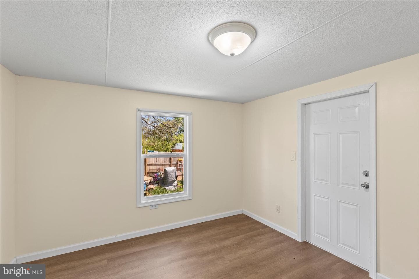 1104 W Elm Avenue photo 16