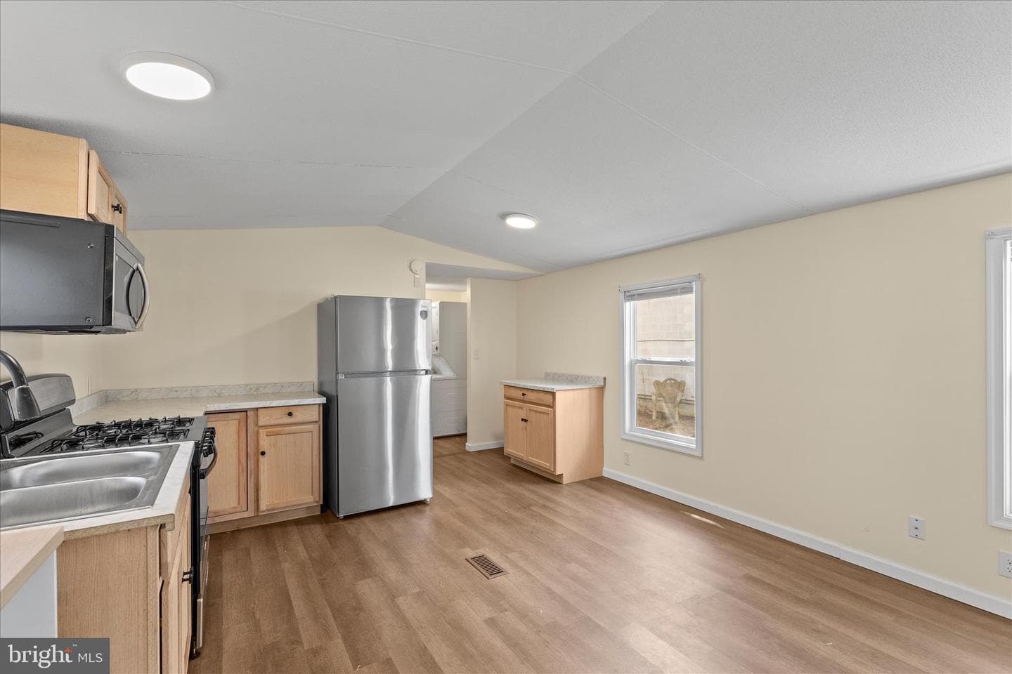1104 W Elm Avenue photo 7