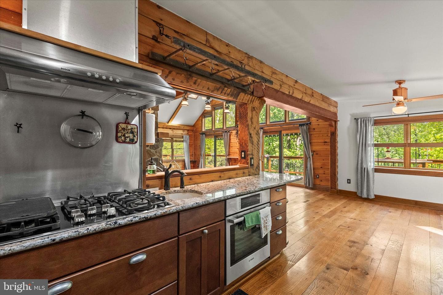 166 Woodview Road photo 43