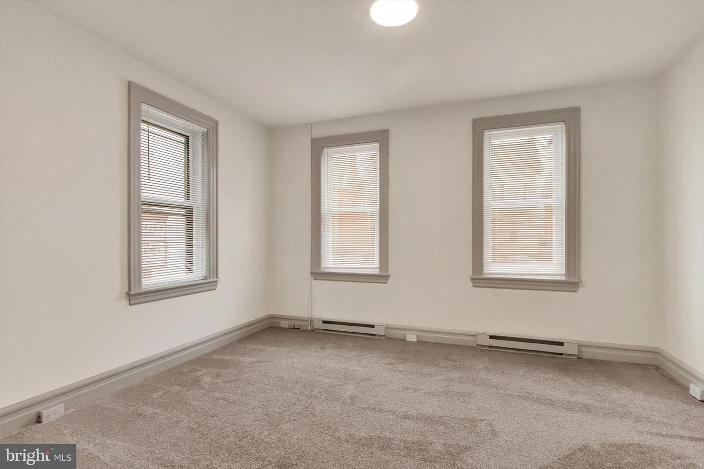 405 W King Street photo 8