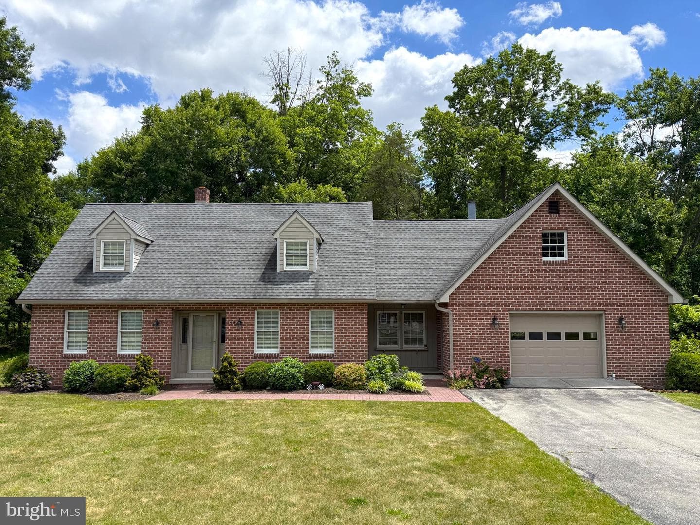 245 Montclair Road photo 1