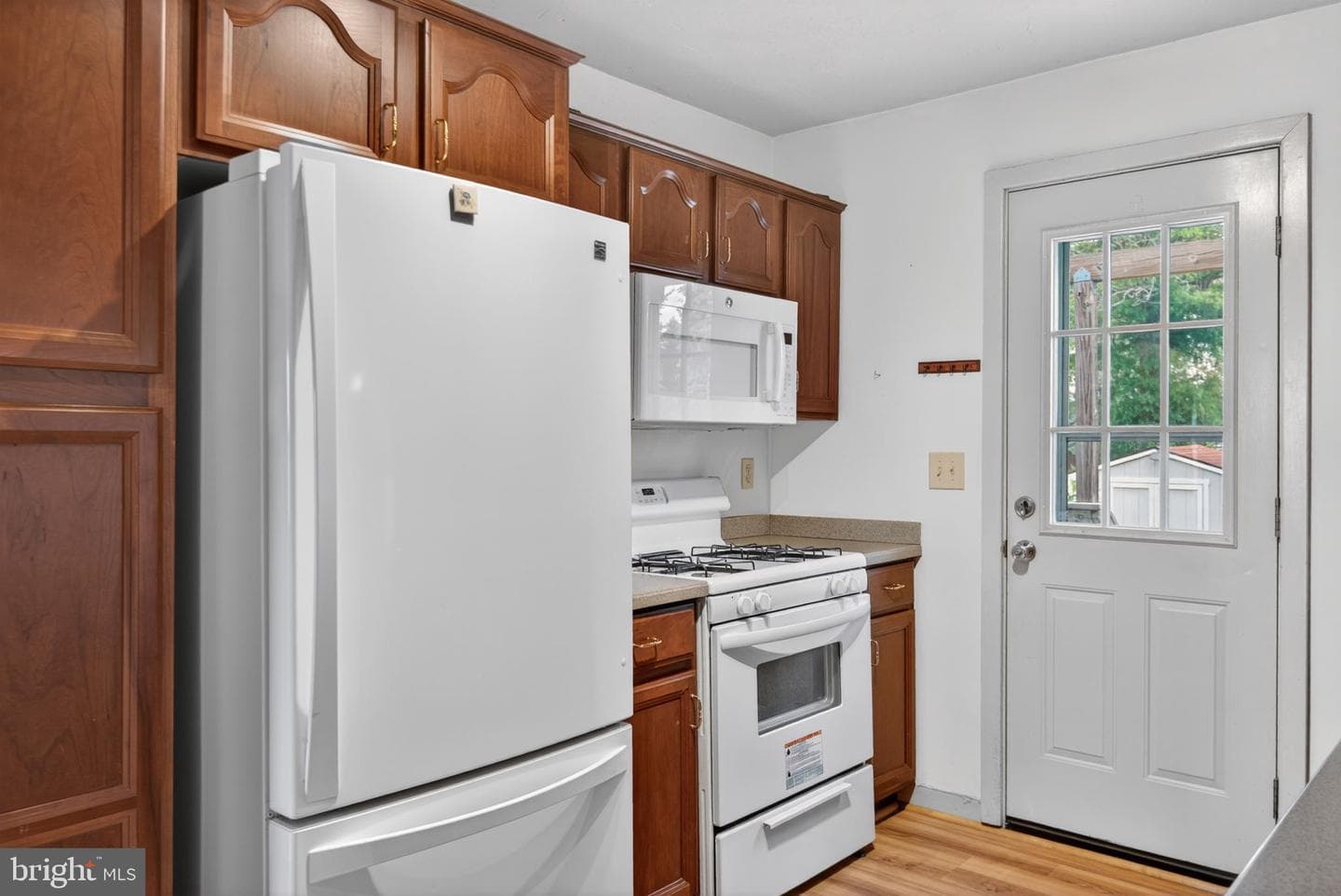210 Stambach Street photo 14