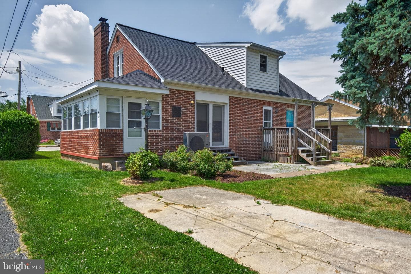 210 Stambach Street photo 29