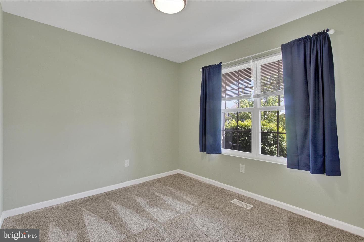 109 W Imperial Drive photo 17