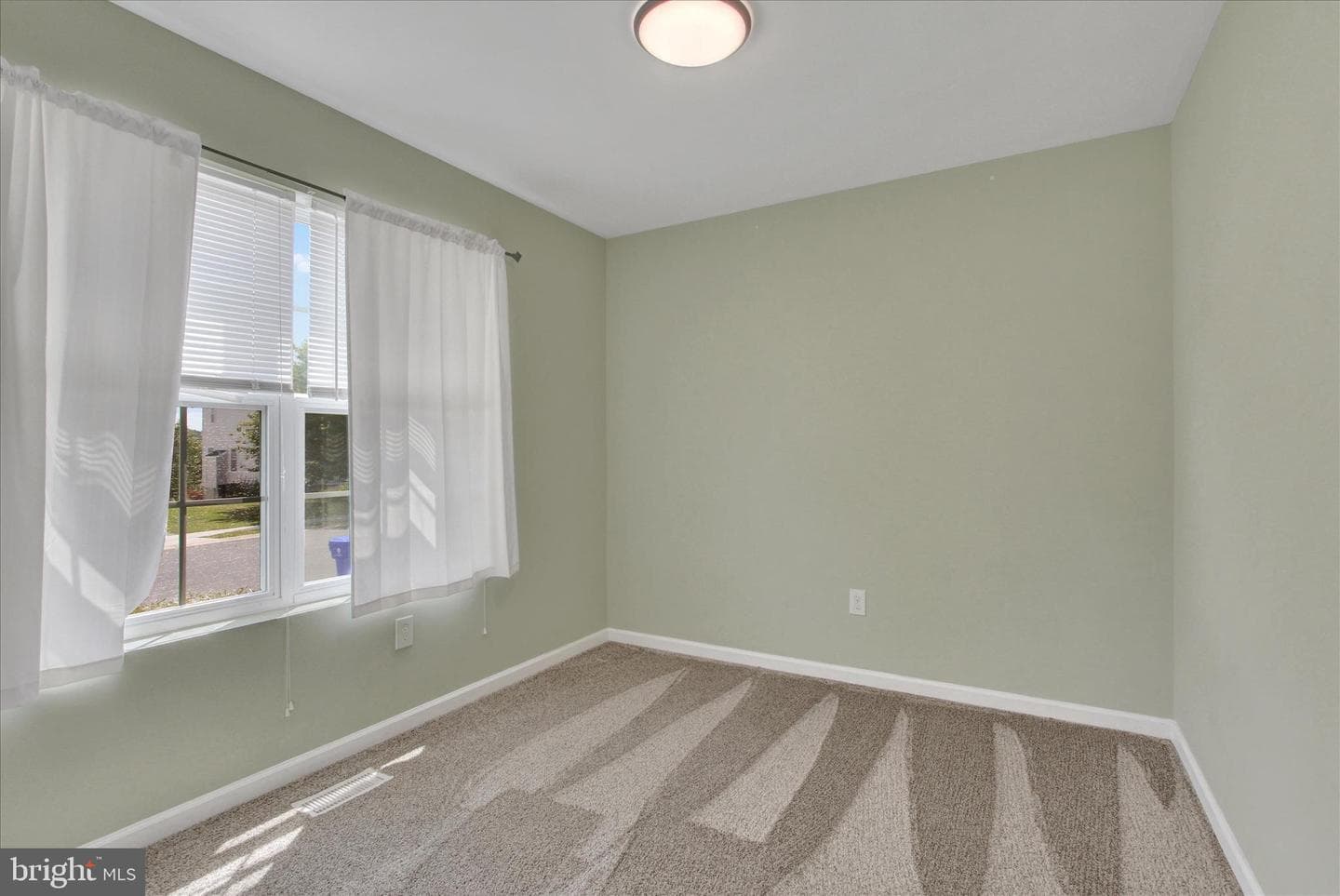 109 W Imperial Drive photo 19