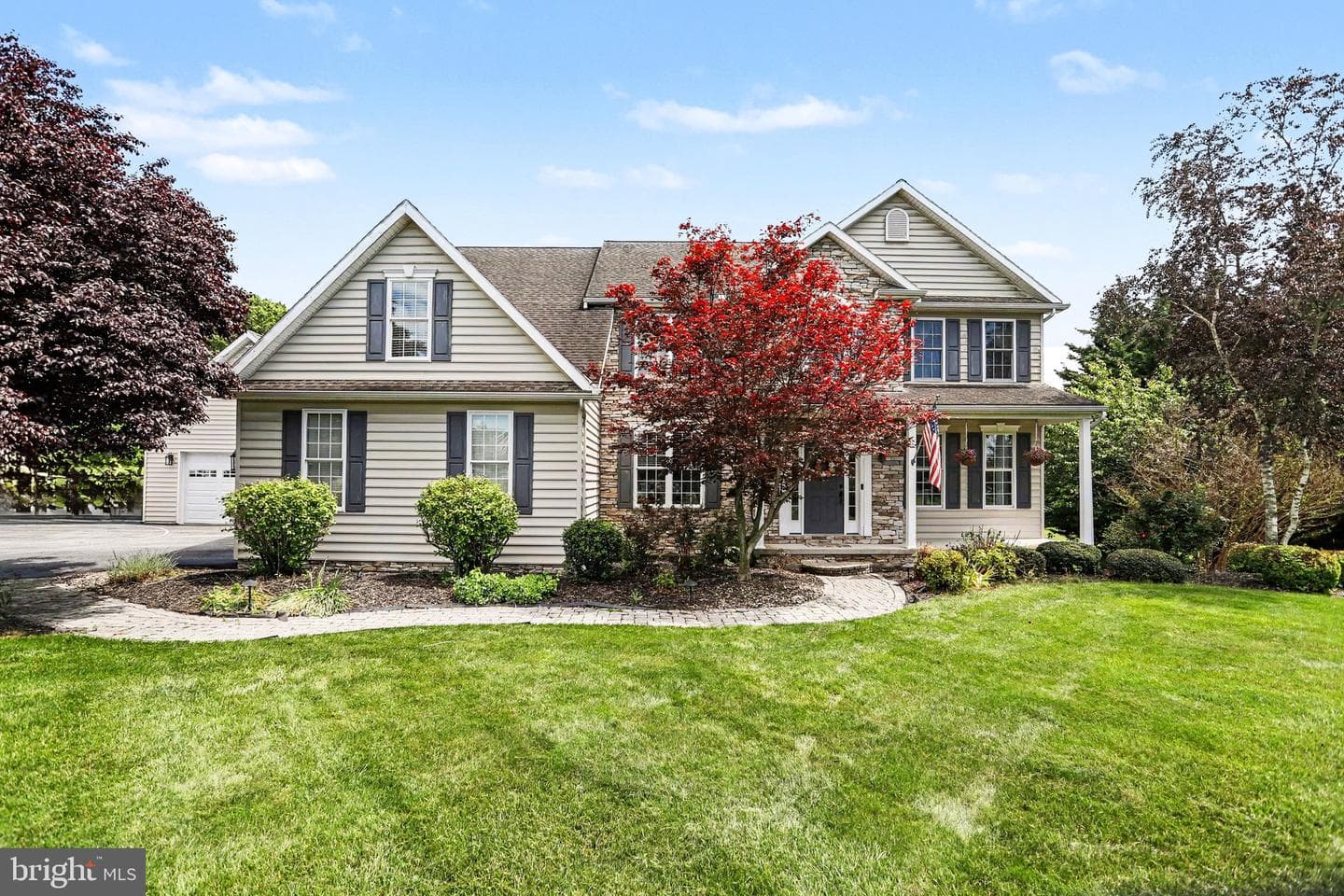 57 E Summit Dr photo 1