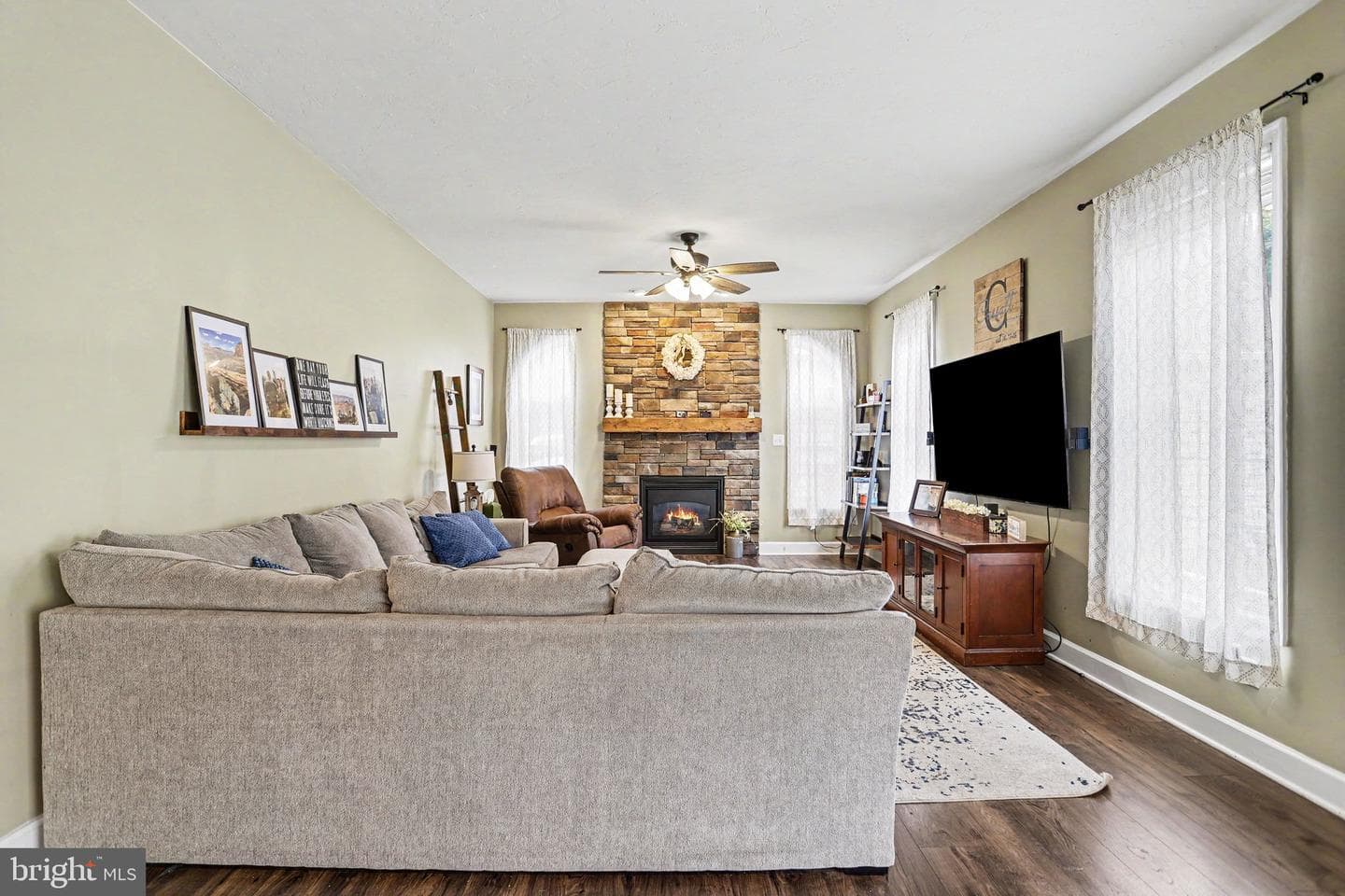 57 E Summit Dr photo 9