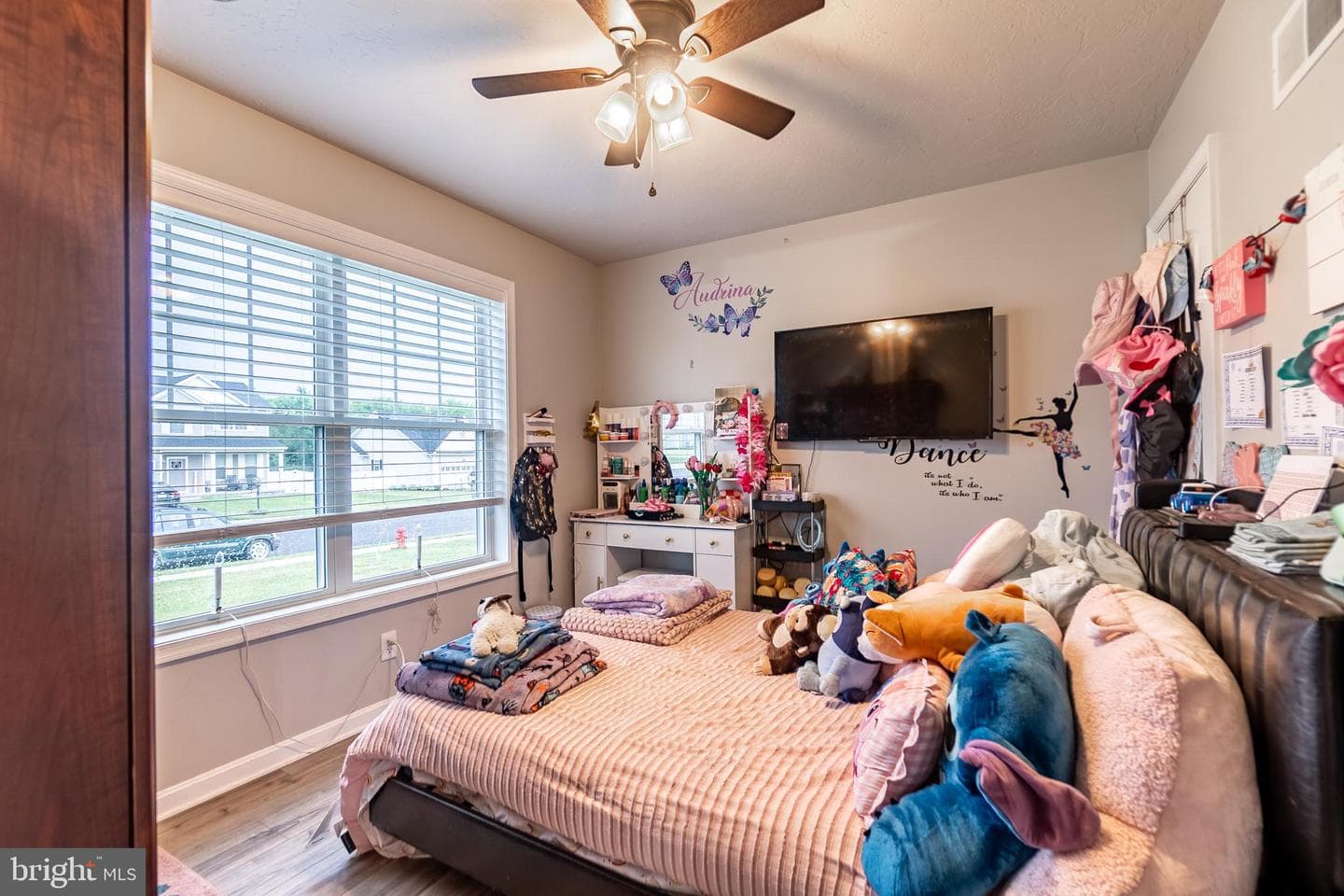 141 Oxford Boulevard photo 18