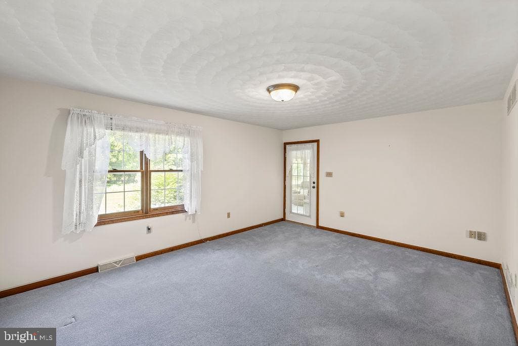 315 Friendship Lane photo 27