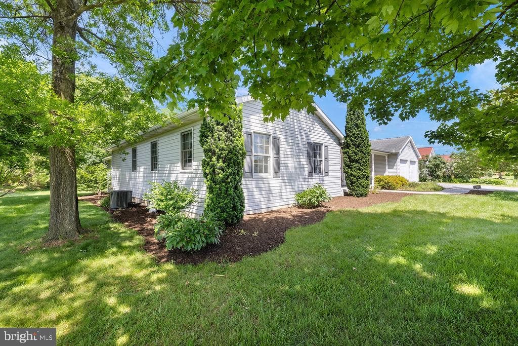 315 Friendship Lane photo 5