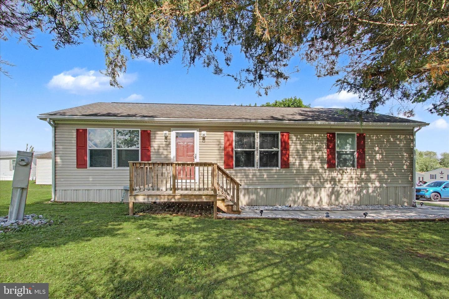 46 Elizabeth Lane photo 1