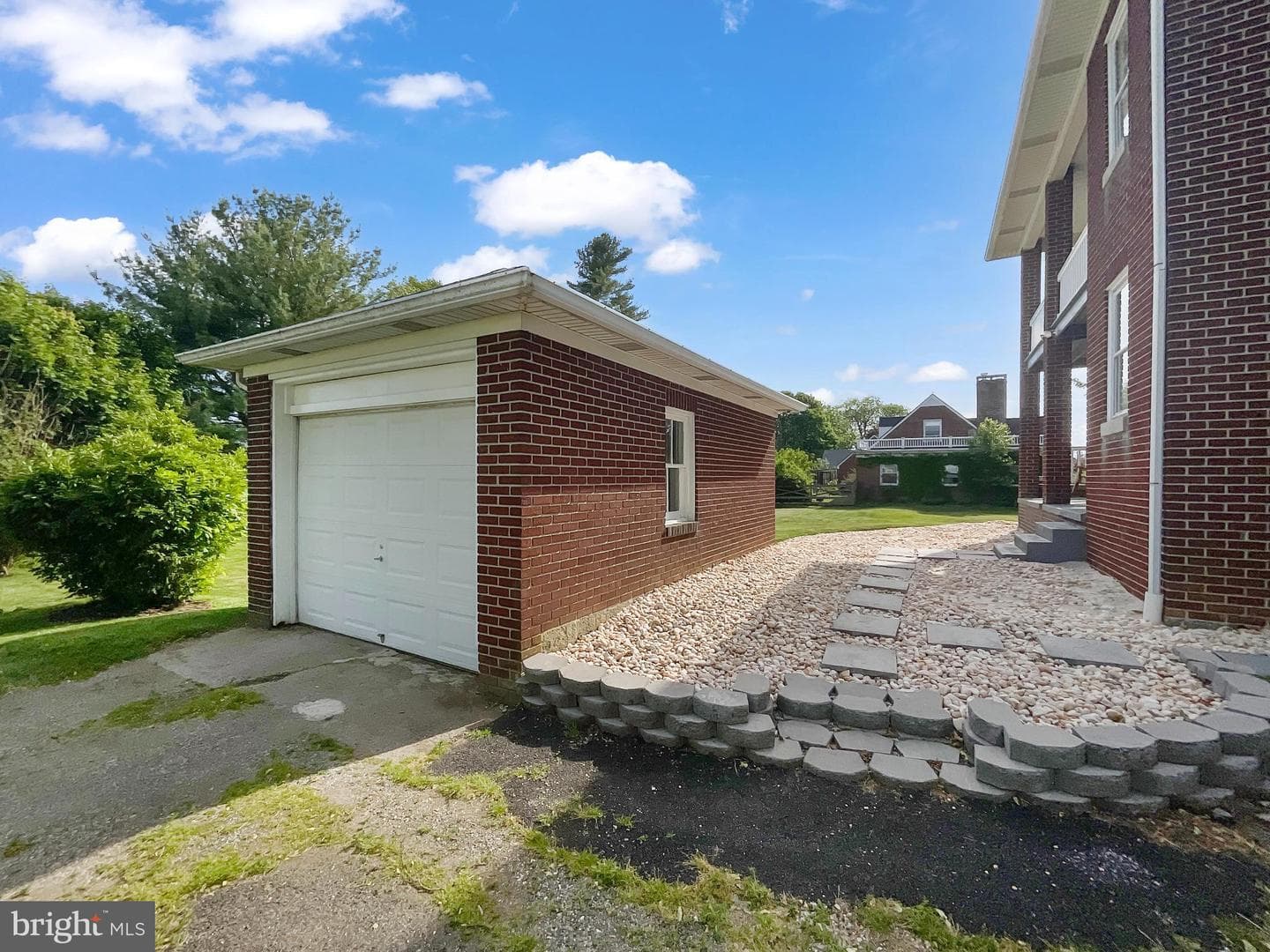 579 E King Street photo 42