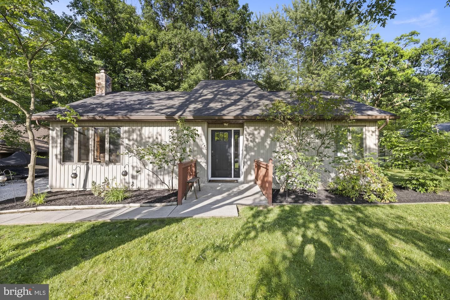 8 Hill Drive photo 2