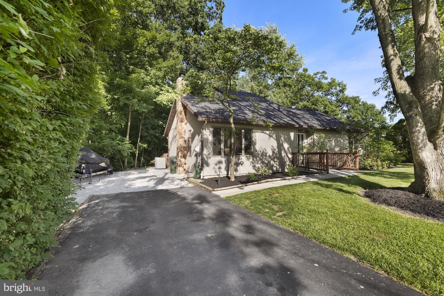 8 Hill Drive photo 3