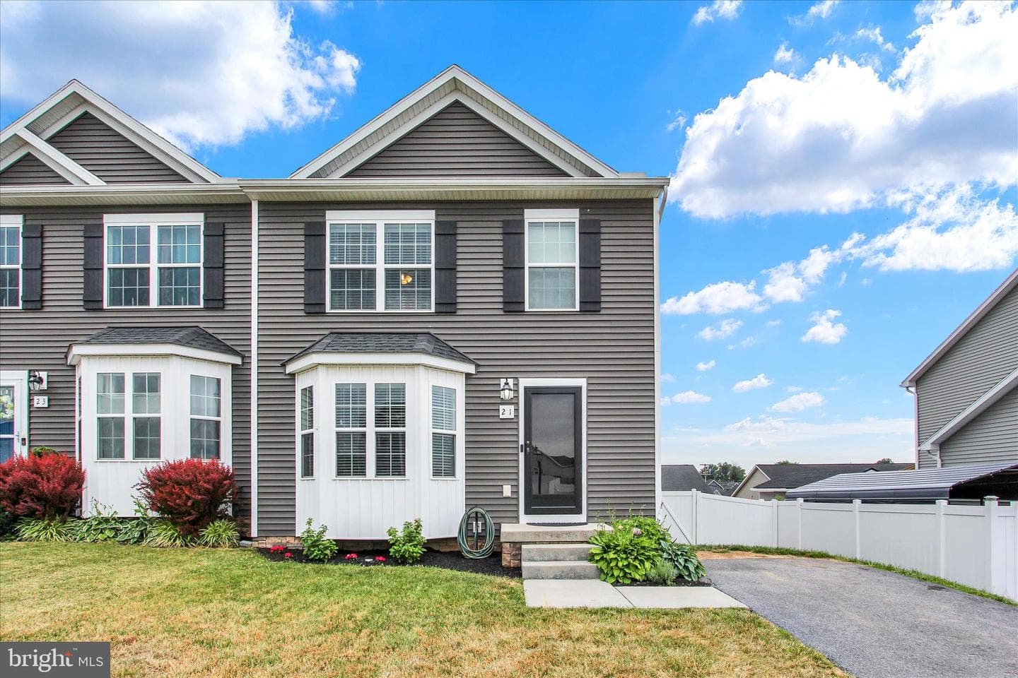 21 Star Drive photo 3