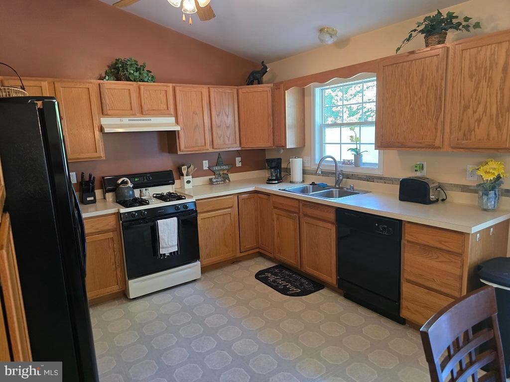 571 Hooker Drive photo 4