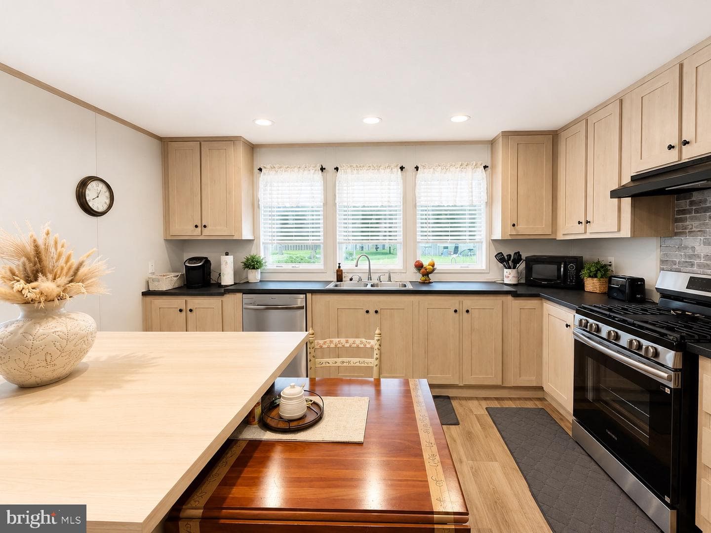 16 Jacqueline Drive photo 6