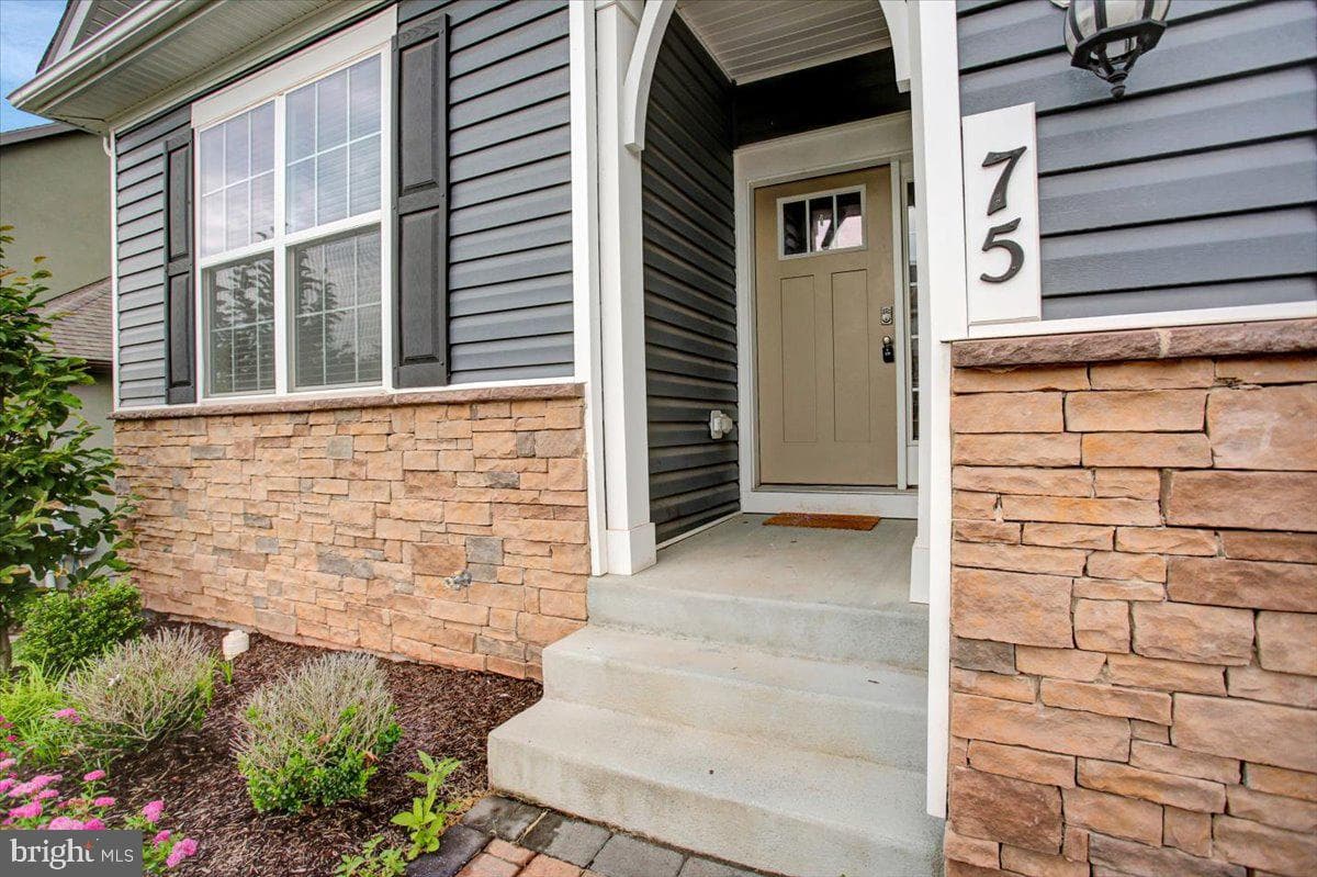 75 Garrison Falls Drive photo 15
