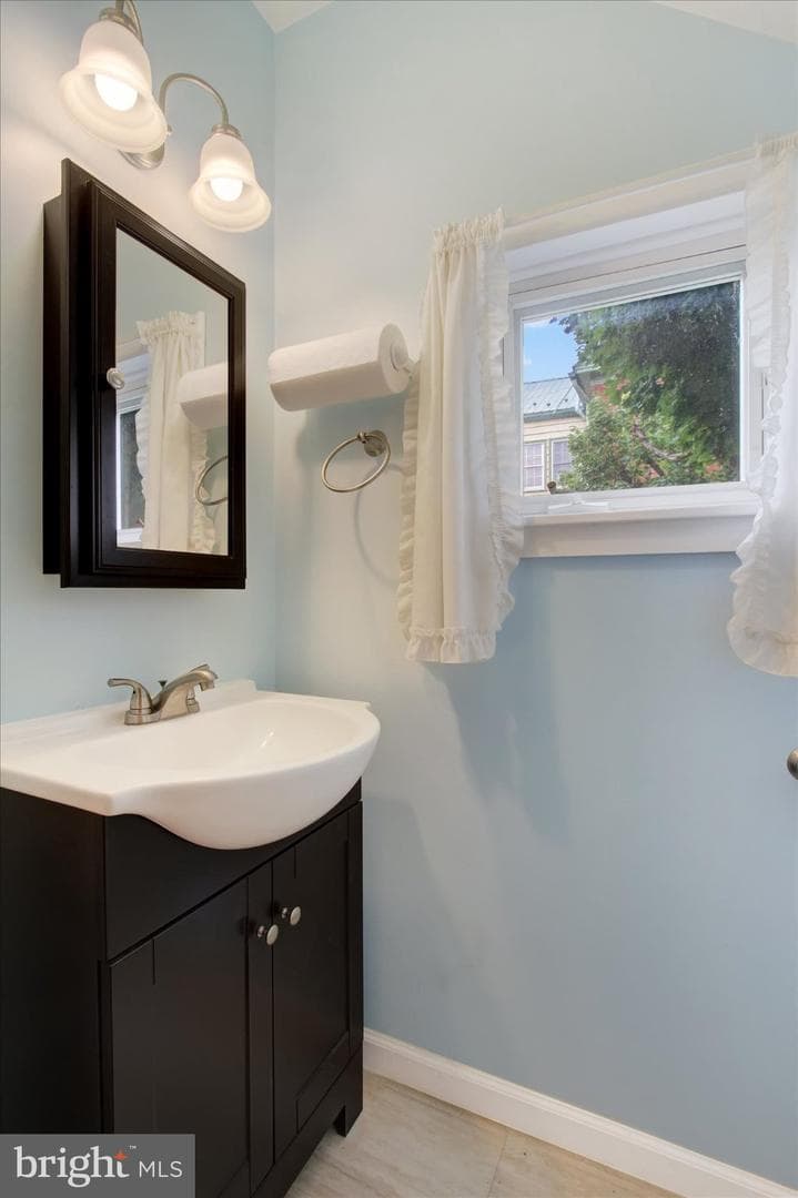 526 W King Street photo 13