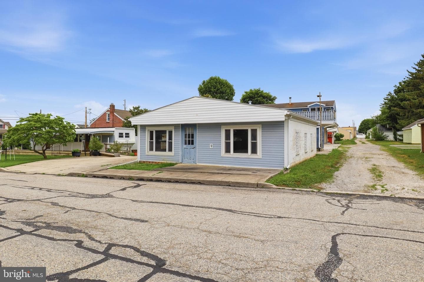 374 Maple Avenue photo 19