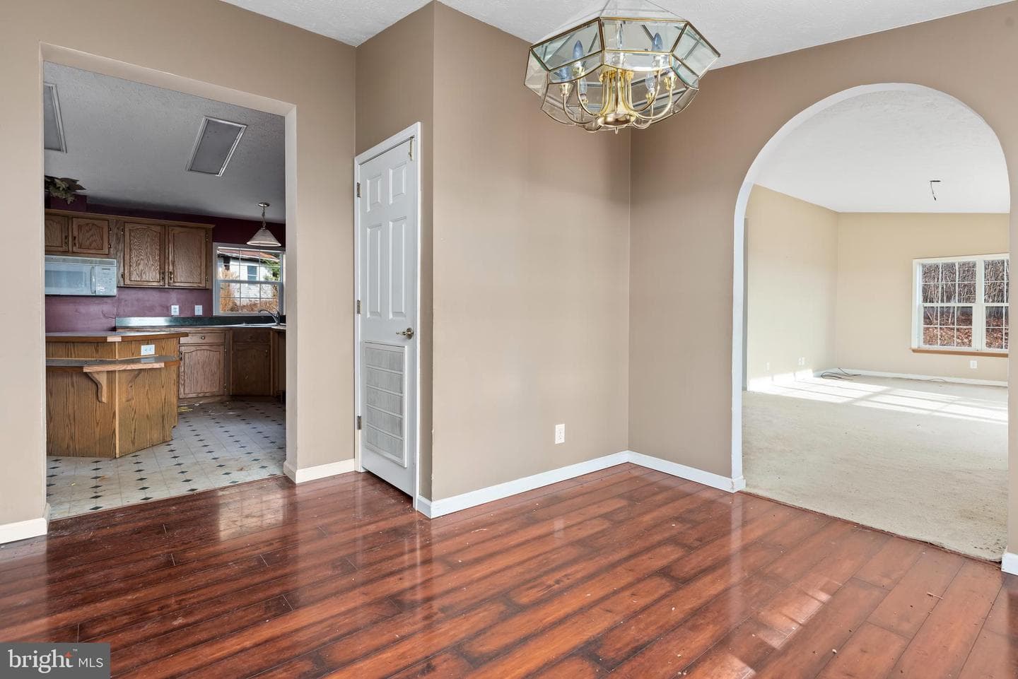 6335 Oxford Road photo 18