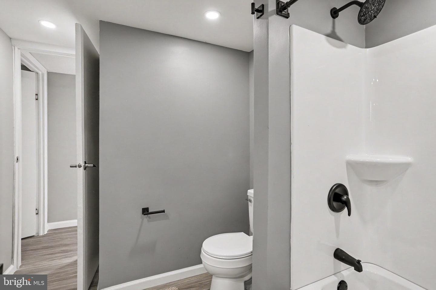 26 Davis Avenue photo 17