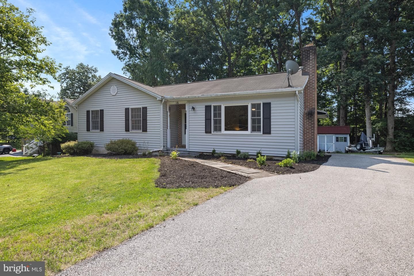16 Halleck Drive photo 4