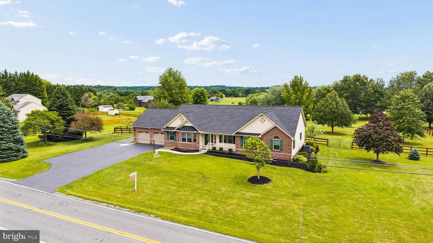 2165 Harney Road photo 1