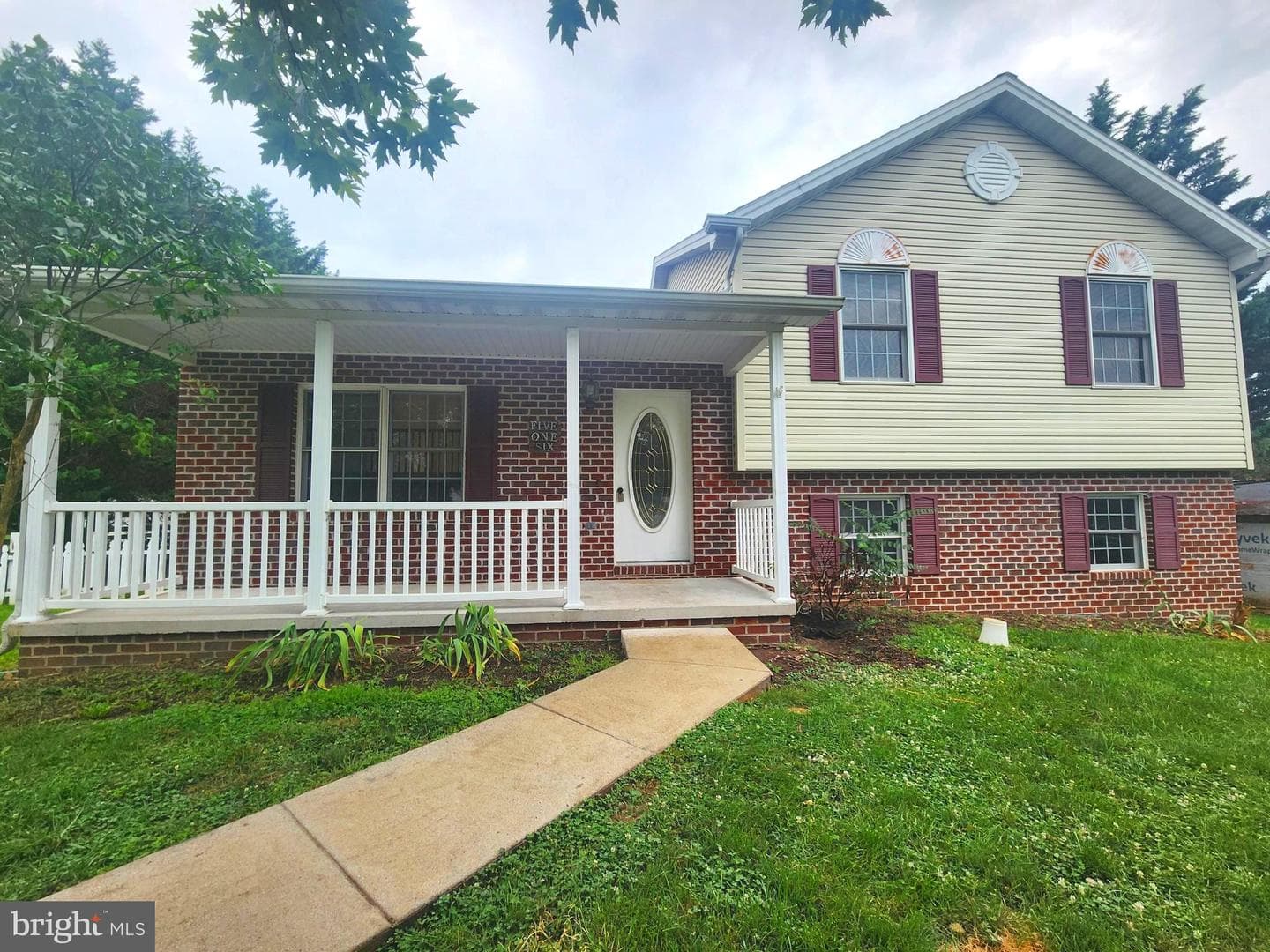 516 Lexington Way photo 1