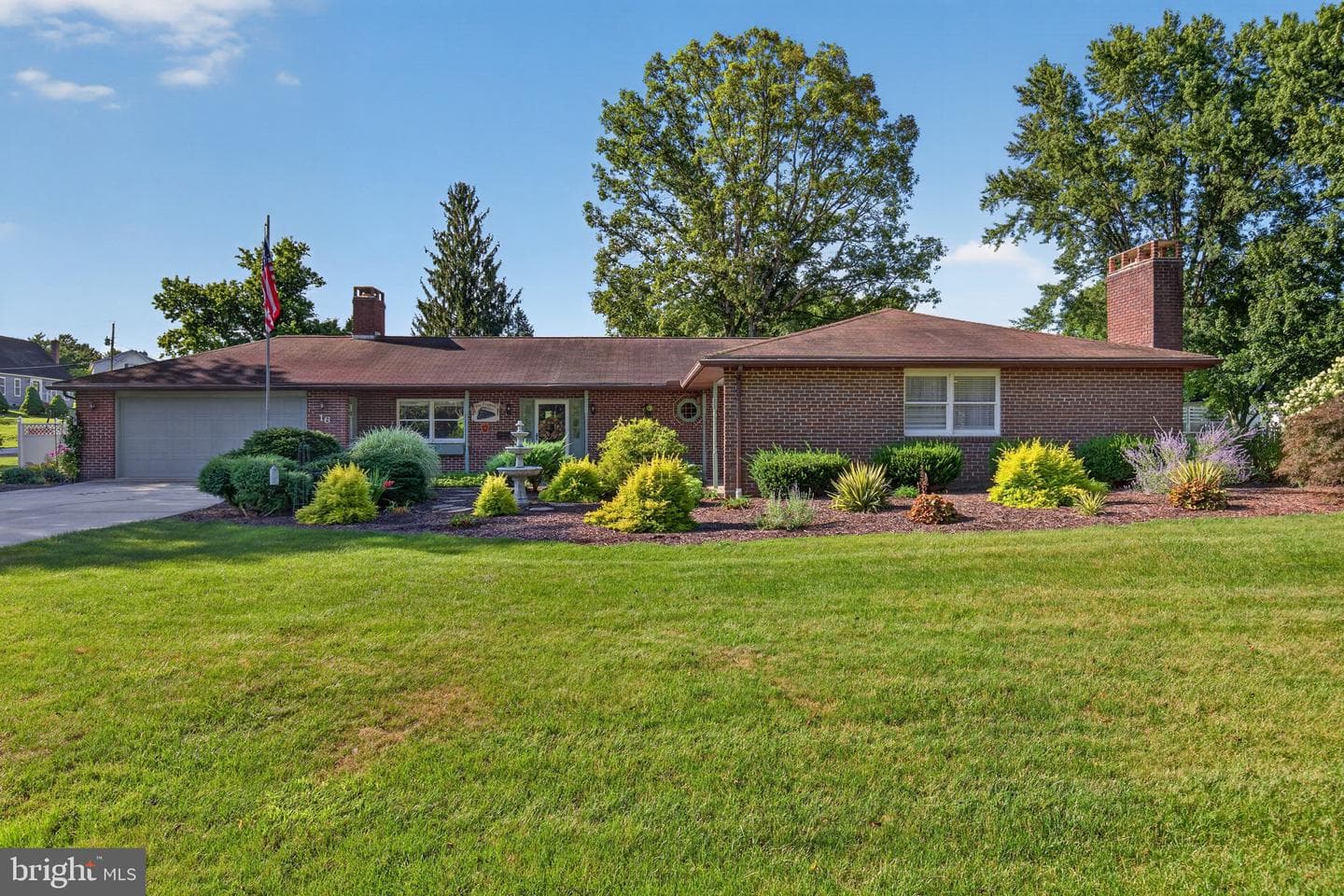 16 Howard Drive photo 1