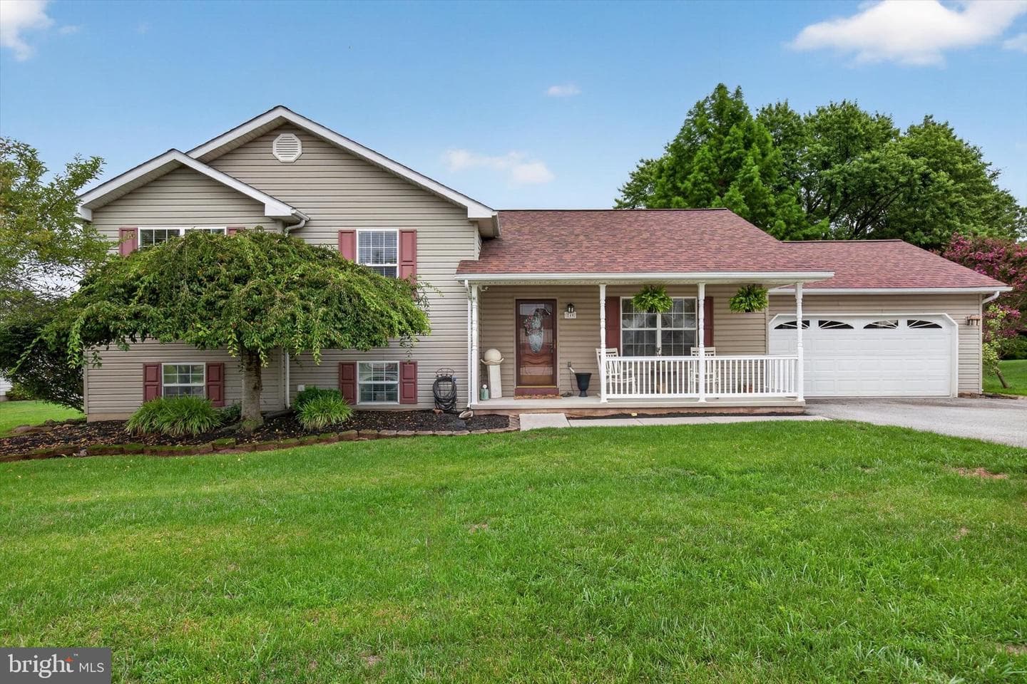 240 Matthew Drive photo 1