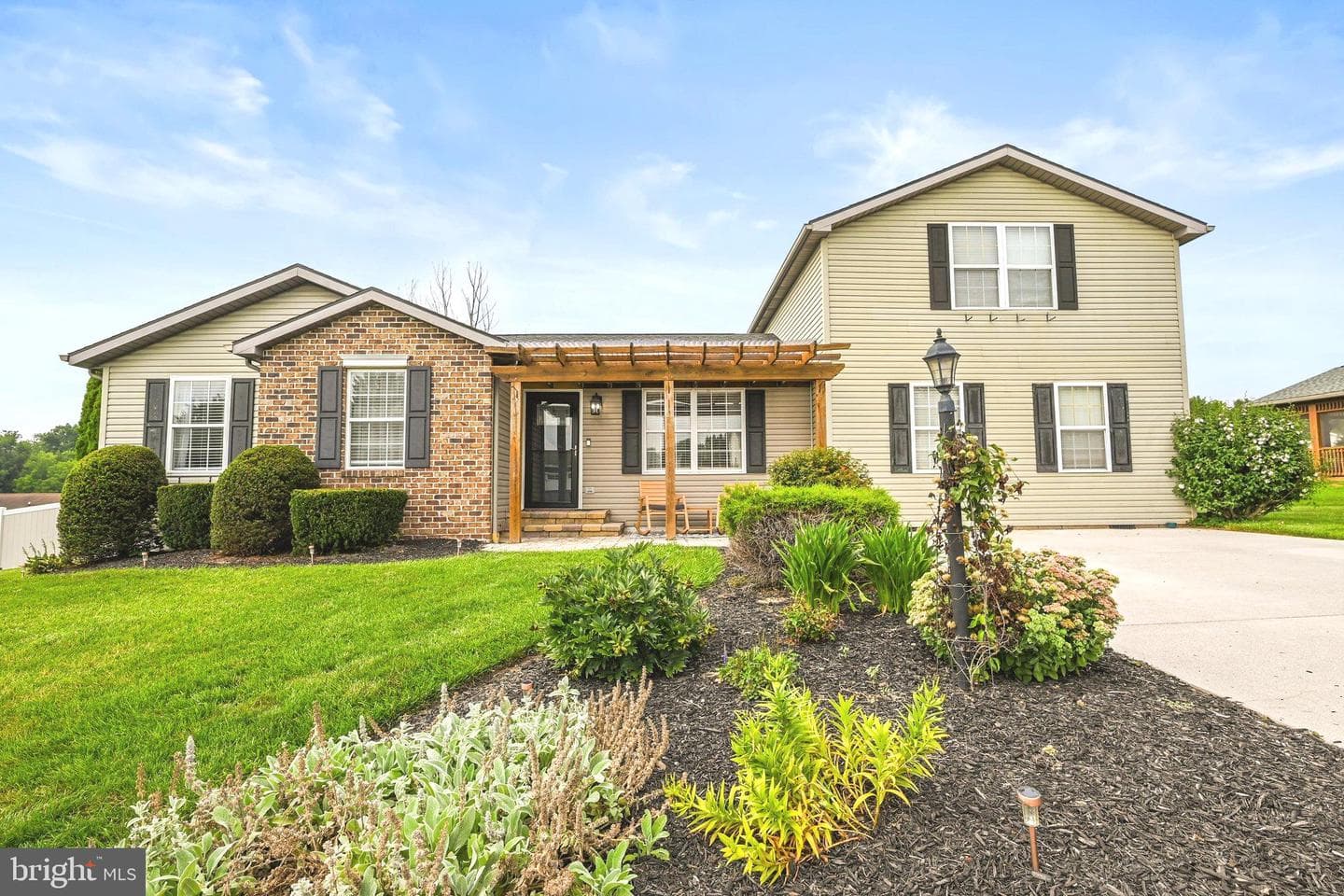 41 Bugler Drive photo 1