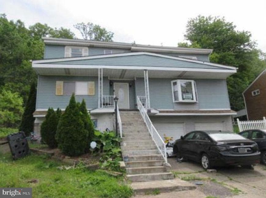 820 Sylvan Avenue photo 1