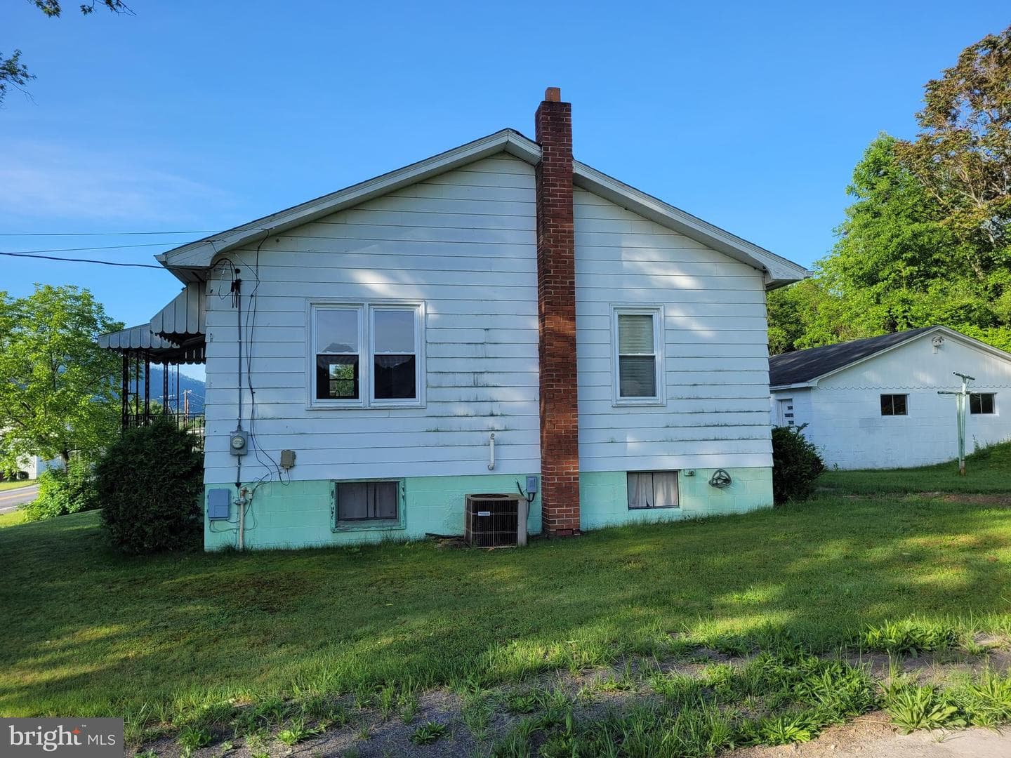 155 Hyndman Rd photo 3