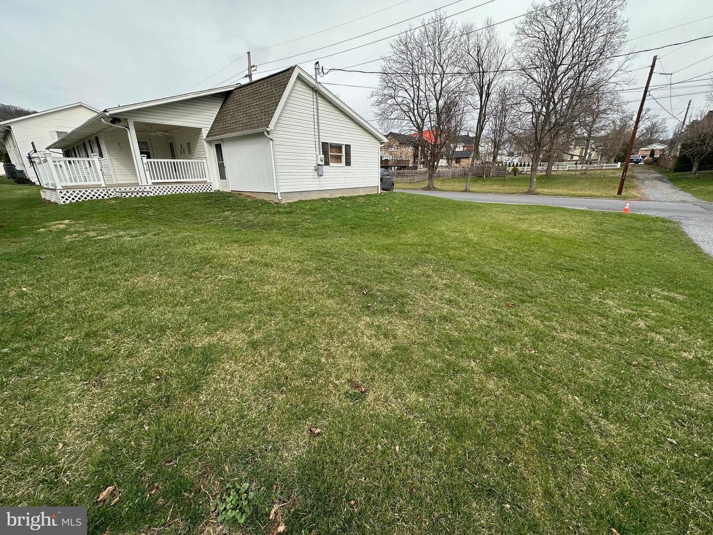 220 E Simpson Street photo 26