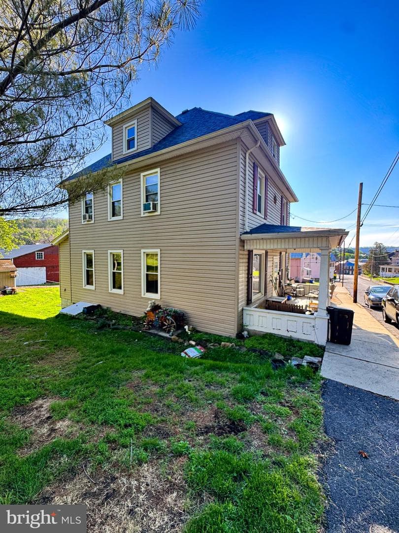 37 W 3rd St, Everett