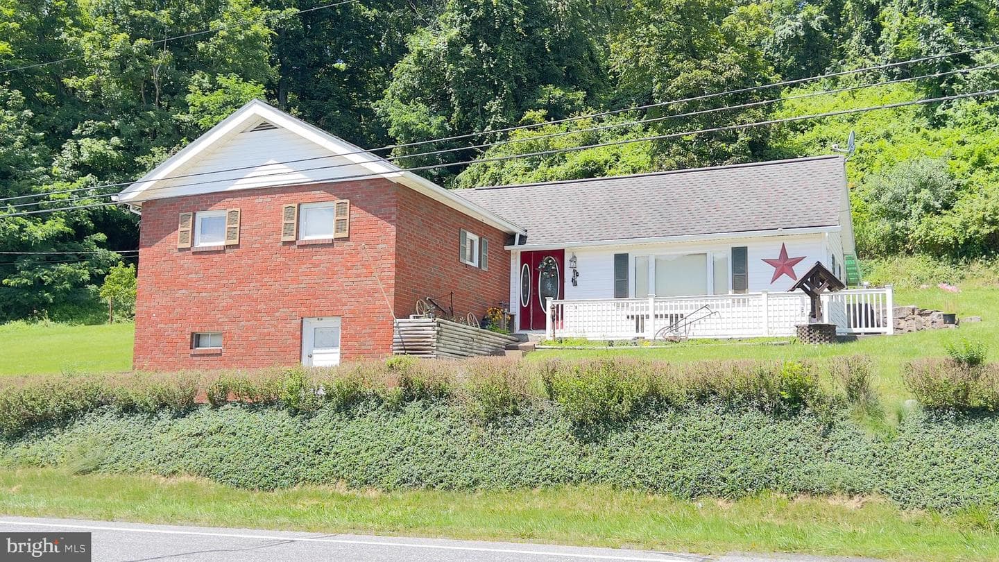 1093 Hyndman Road photo 1