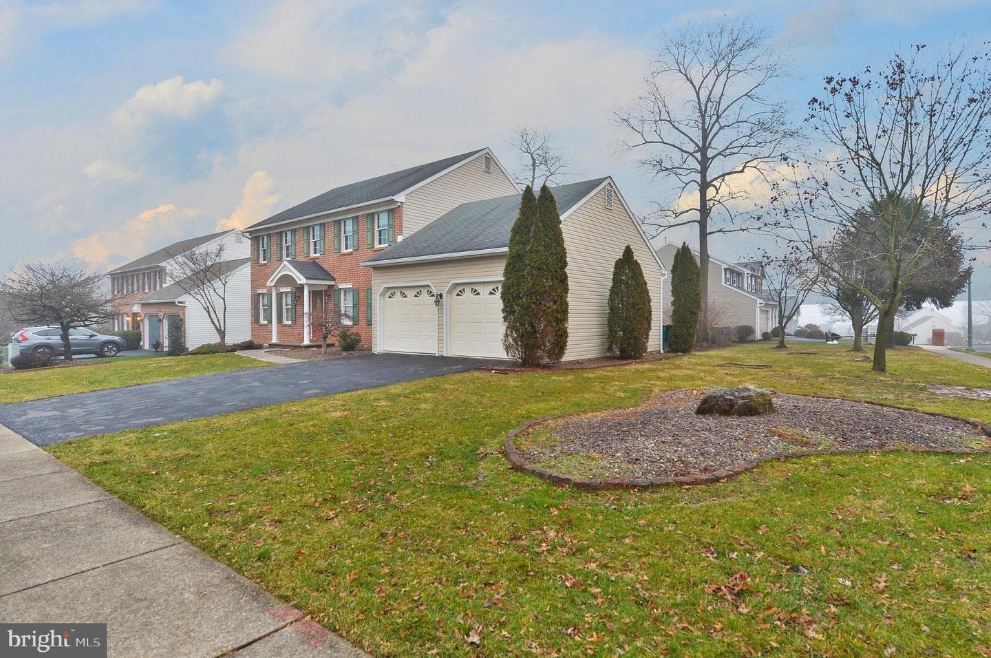 249 Keats Drive photo 3
