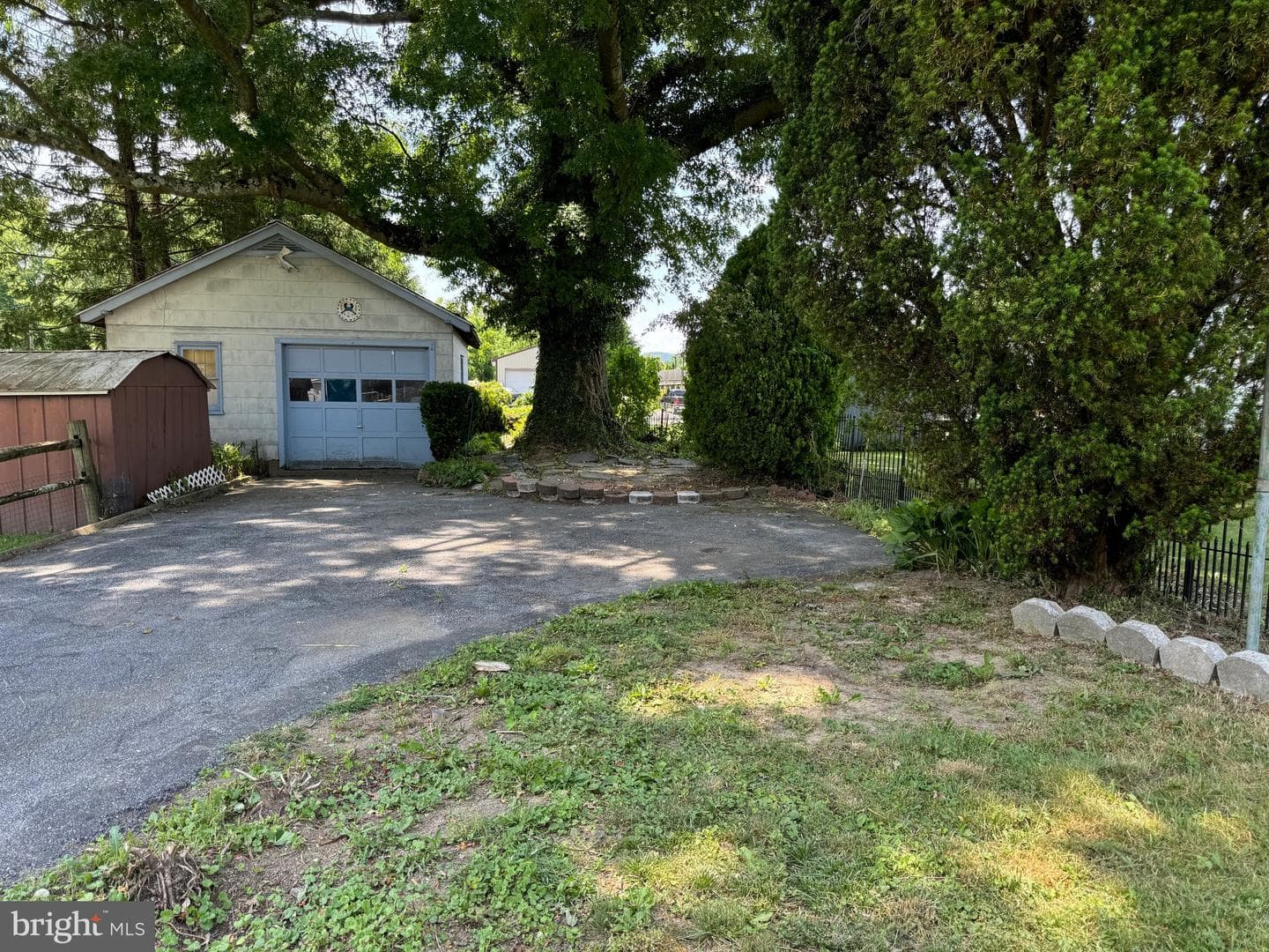 208 Midland Avenue photo 3