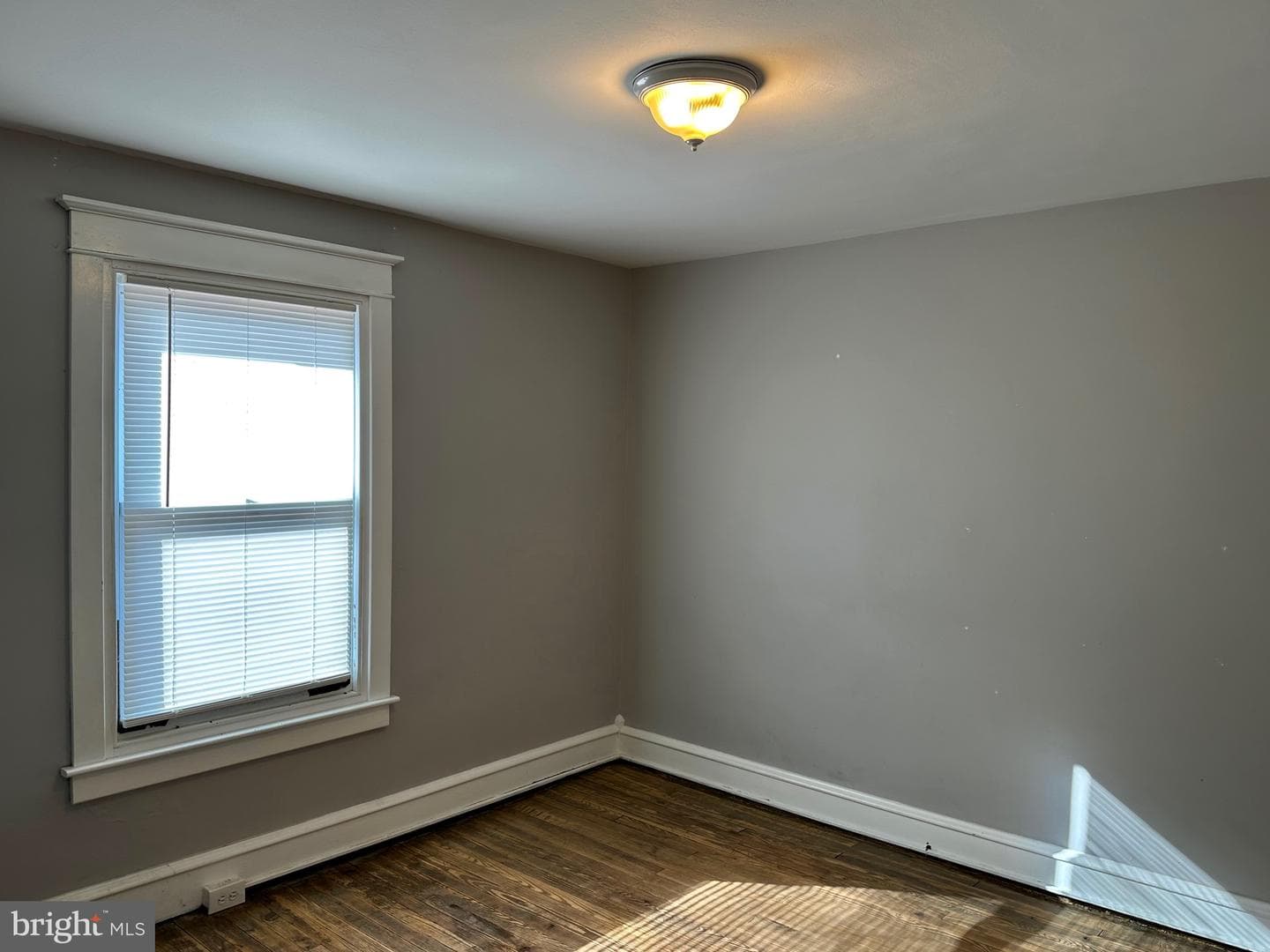 136 W Poplar Street photo 13