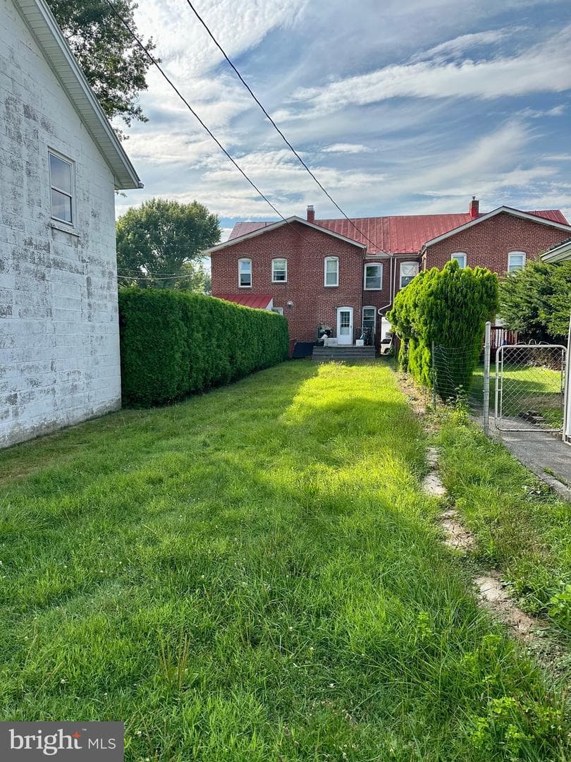 136 W Poplar Street photo 19
