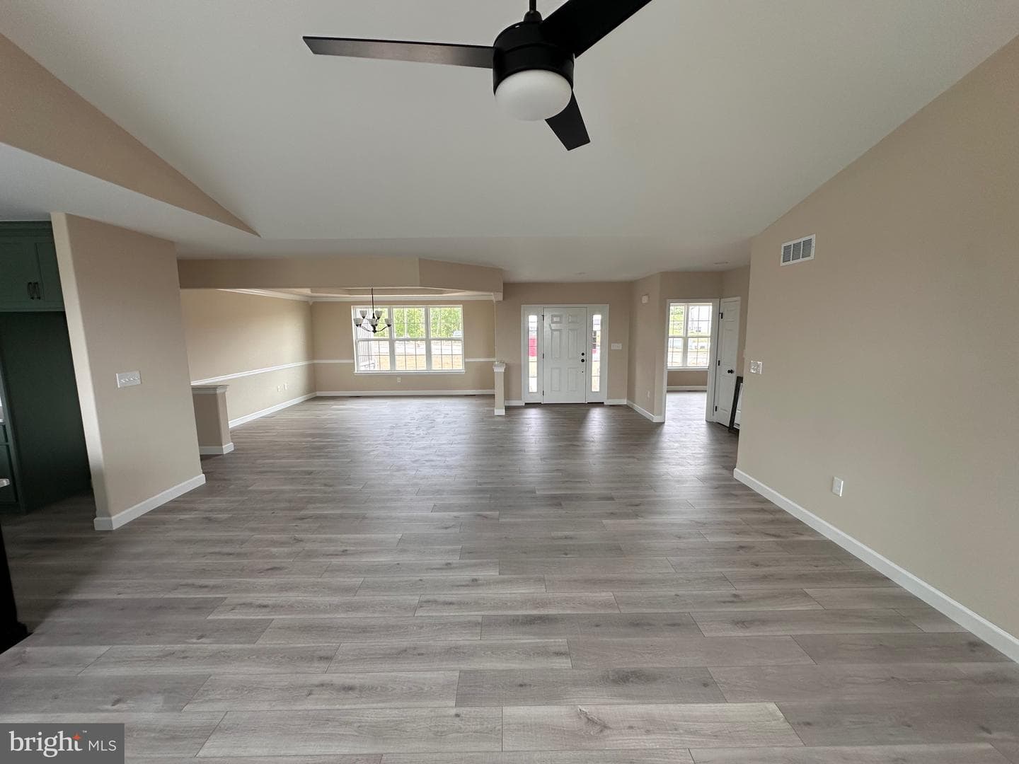122 Portia Boulevard photo 3