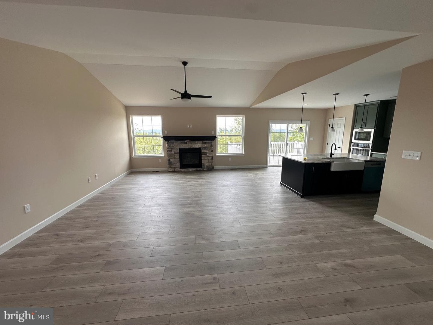 122 Portia Boulevard photo 4