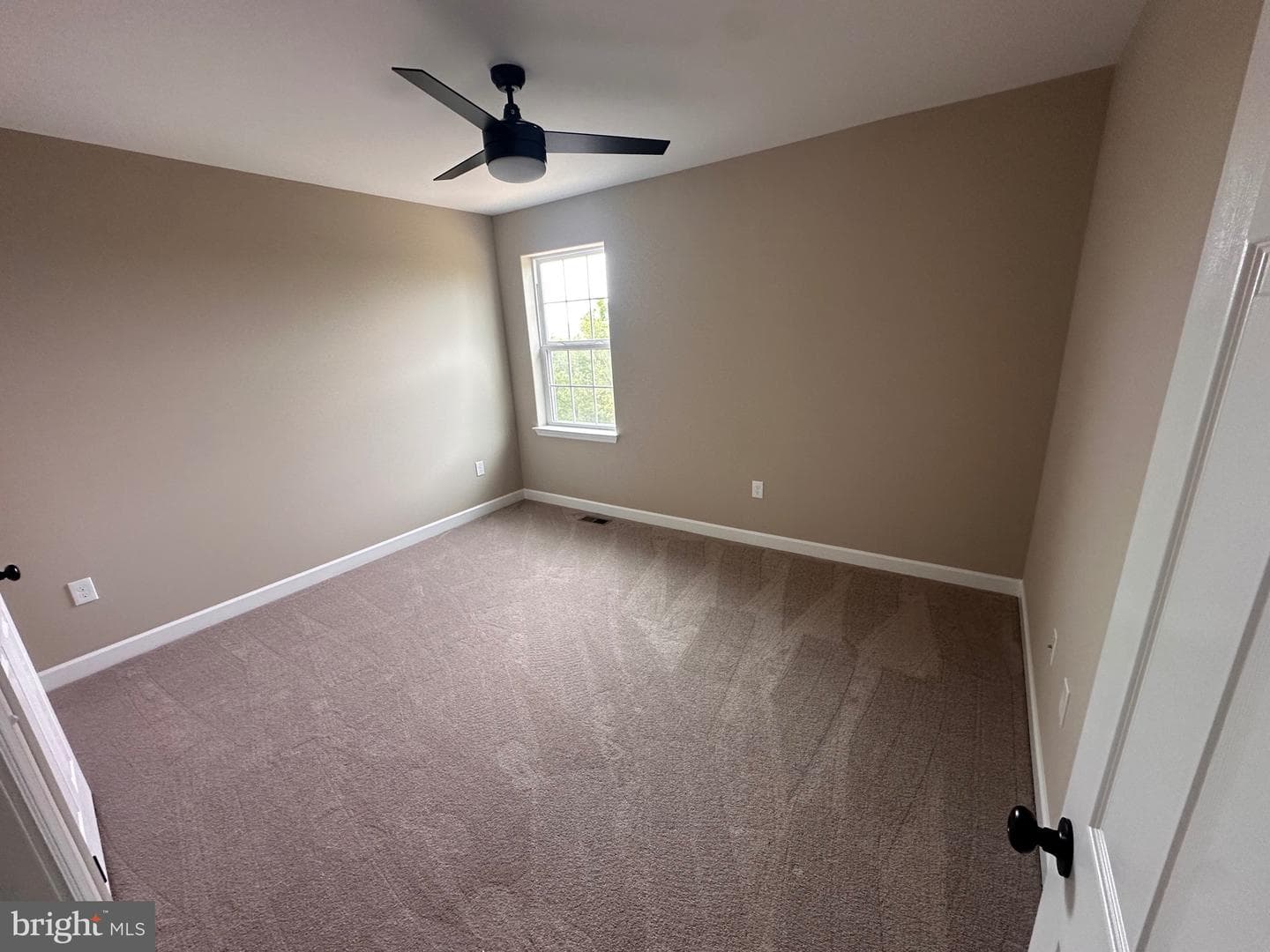 122 Portia Boulevard photo 5