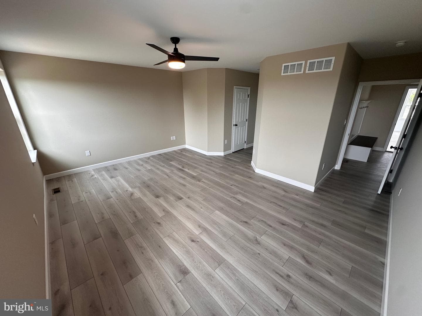 122 Portia Boulevard photo 7