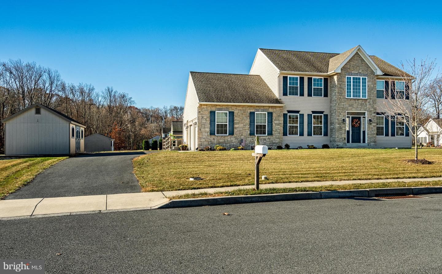 100 Pleasant View Drive photo 3