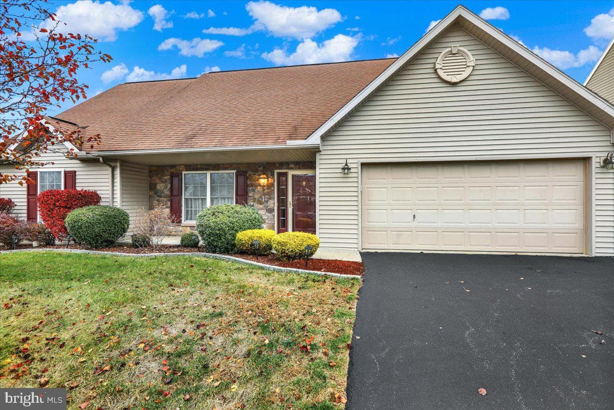 103 Day Lily Drive photo 3