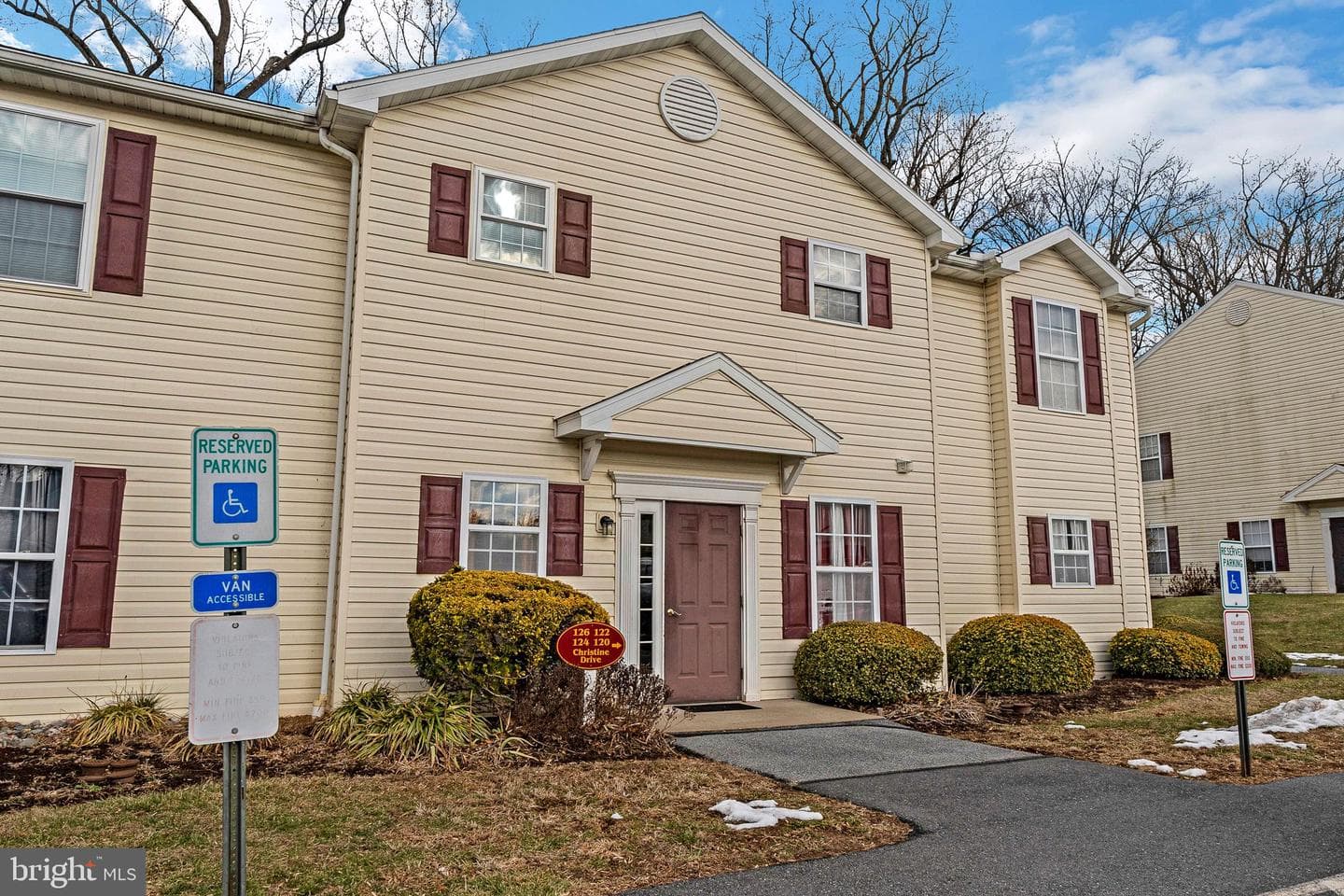 122 Christine Drive photo 2